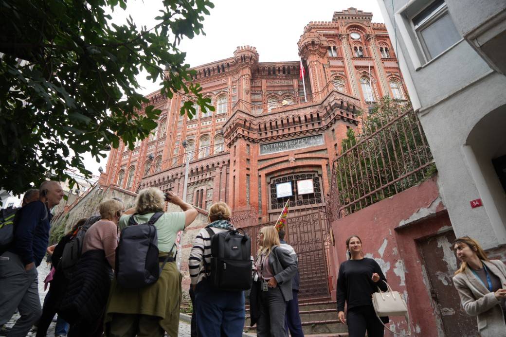 571 yıllık tarih tehlikede: Deprem riski nedeniyle Fener Rum Okulu’na 90 günlük tahliye kararı! 6