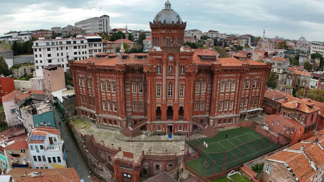 571 yıllık tarih tehlikede: Deprem riski nedeniyle Fener Rum Okulu’na 90 günlük tahliye kararı! 1