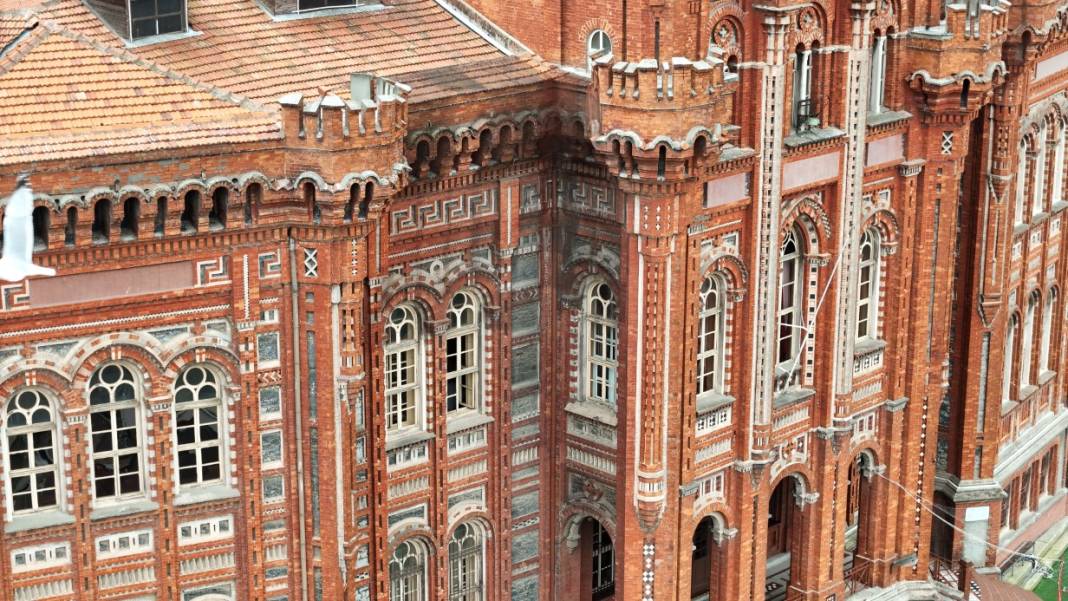 571 yıllık tarih tehlikede: Deprem riski nedeniyle Fener Rum Okulu’na 90 günlük tahliye kararı! 2