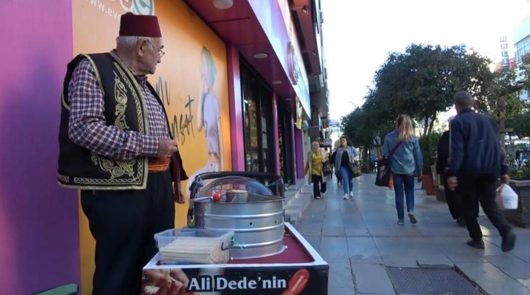 Osmanlı macununun son ustası 'Ali Dede' 65 yıldır sokaklarda! 11 yaşında başladığı mesleği azimle sürdürüyor 5