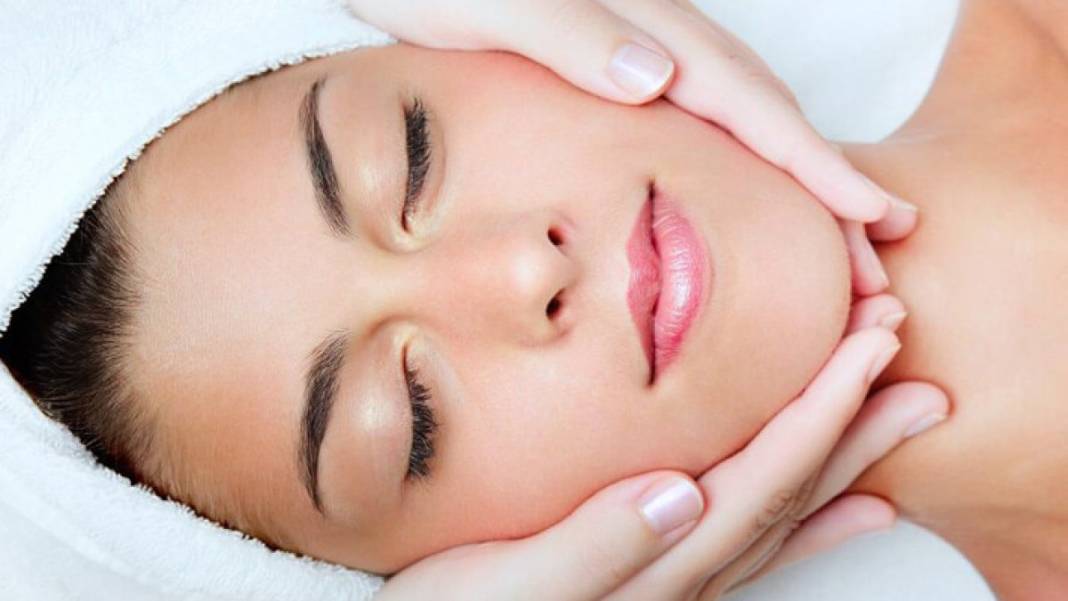 Doğal çözüm keşfedildi! Dökülen kaşları geri getiren ve hızla uzatan mucizevi yağ bakımı 3