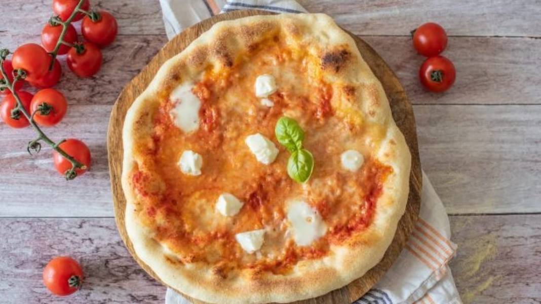 Evde pizza devrimi! 10 dakikada hazırlanan kabarık ve yumuşak hamur sırrı 3