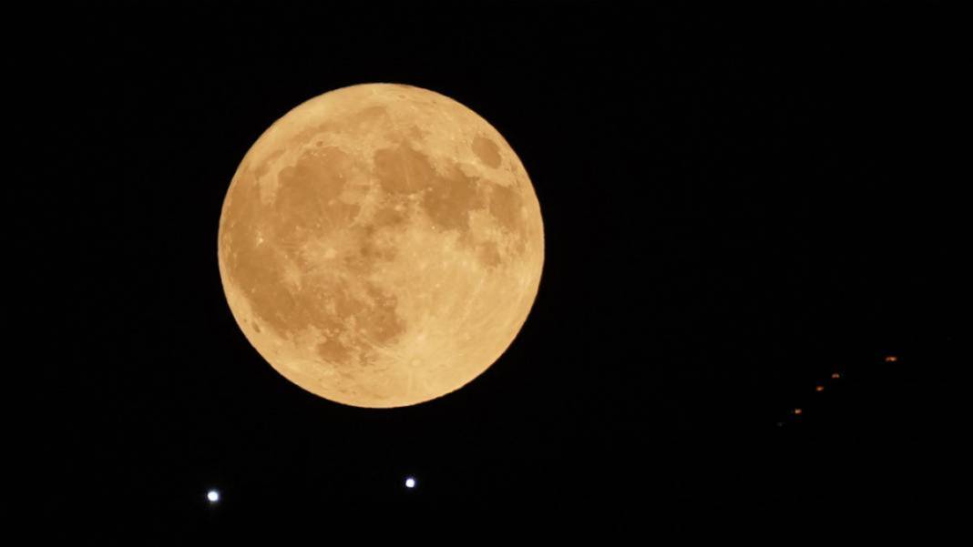 Çarşamba günü herkes gökyüzüne baksın! Bu yılın en büyüğü ve parlağı olacak: Süper Ay, Dünya'ya en yakın konumda olacak 3