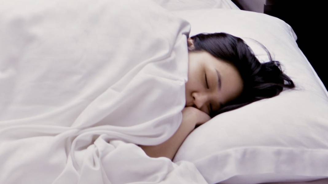 Hızlı uykunun sırrı açıklandı! Harvard araştırması soğuk oda iddiasını destekliyor 4