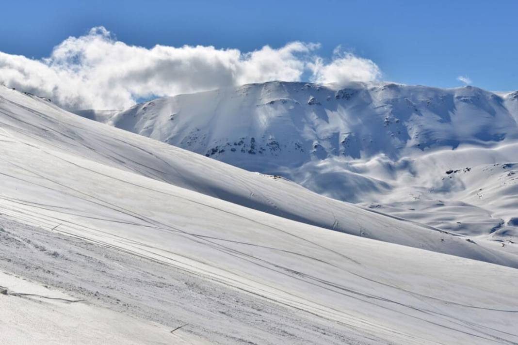 Aynı gün hem kayak hem deniz yaptırıyor! Akdeniz’in zirvesinde beyaz mucize: Saklıkent Kayak Merkezi 4