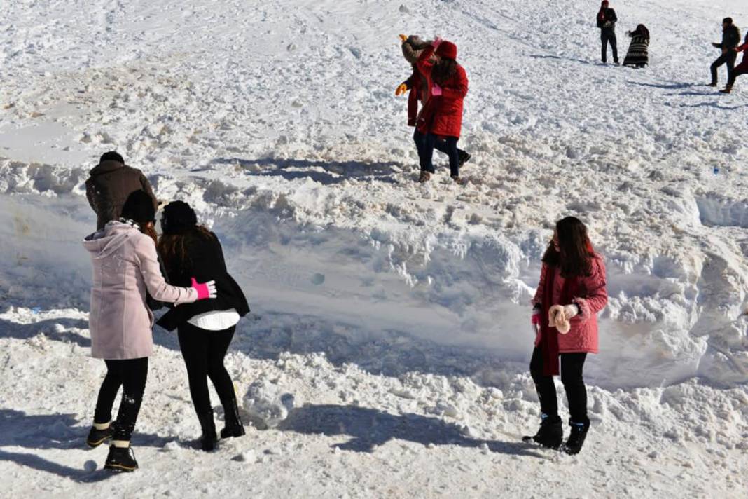 Aynı gün hem kayak hem deniz yaptırıyor! Akdeniz’in zirvesinde beyaz mucize: Saklıkent Kayak Merkezi 2