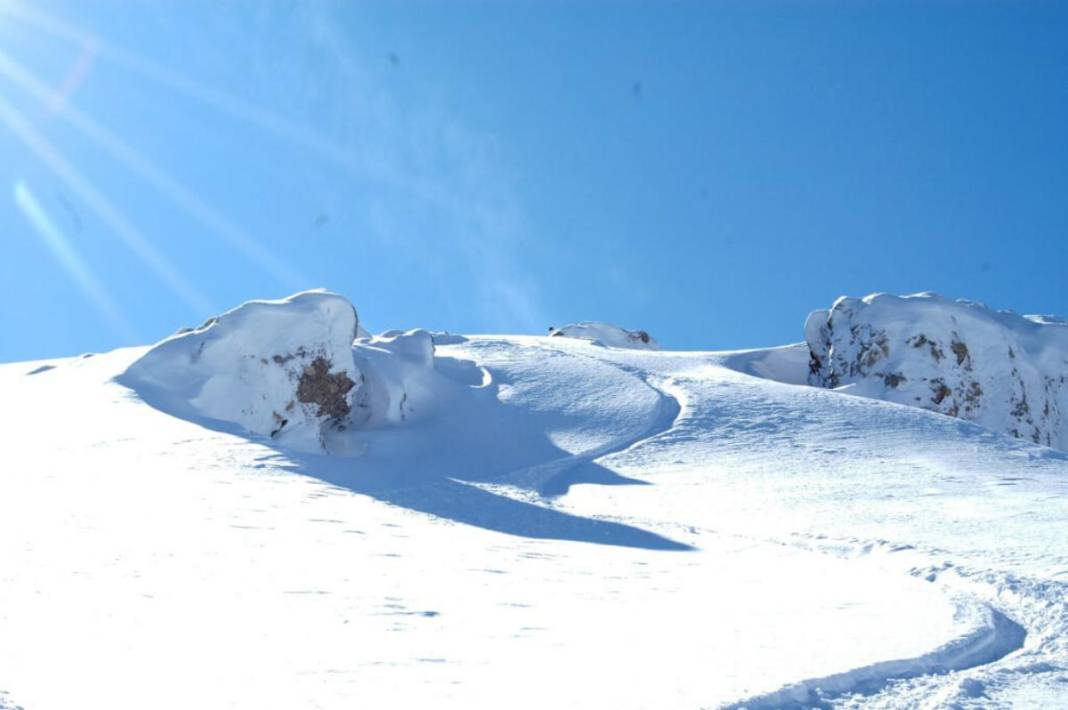 Aynı gün hem kayak hem deniz yaptırıyor! Akdeniz’in zirvesinde beyaz mucize: Saklıkent Kayak Merkezi 7