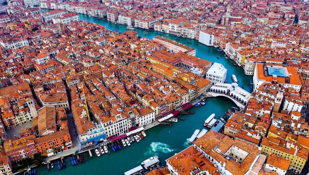 Venedik sulara mı gömülüyor? 118 adalık dev şehir için korkutan uyarı 3