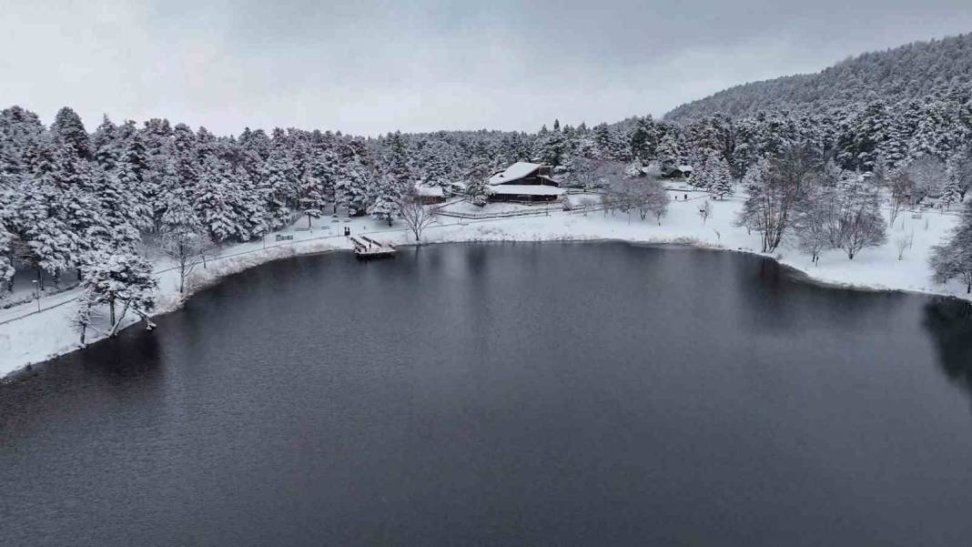 Gölcük Tabiat Parkı beyaz gelinliğini giydi: Masalsı görüntüler ortaya çıktı 3
