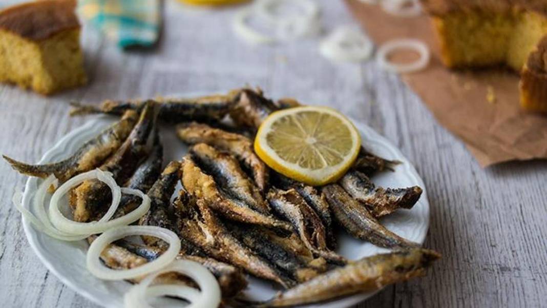 25 yıllık tecrübe konuştu! Lezzetli hamsi pişirmenin gizli formülü: En yaygın hata orada başlıyor 6