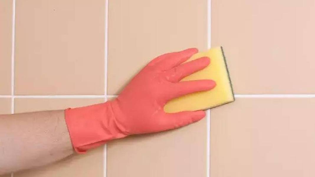 Sararmış derzlere kesin çözüm! Tek bir malzemeyle fayans aralarını pırıl pırıl yapan yöntem 4