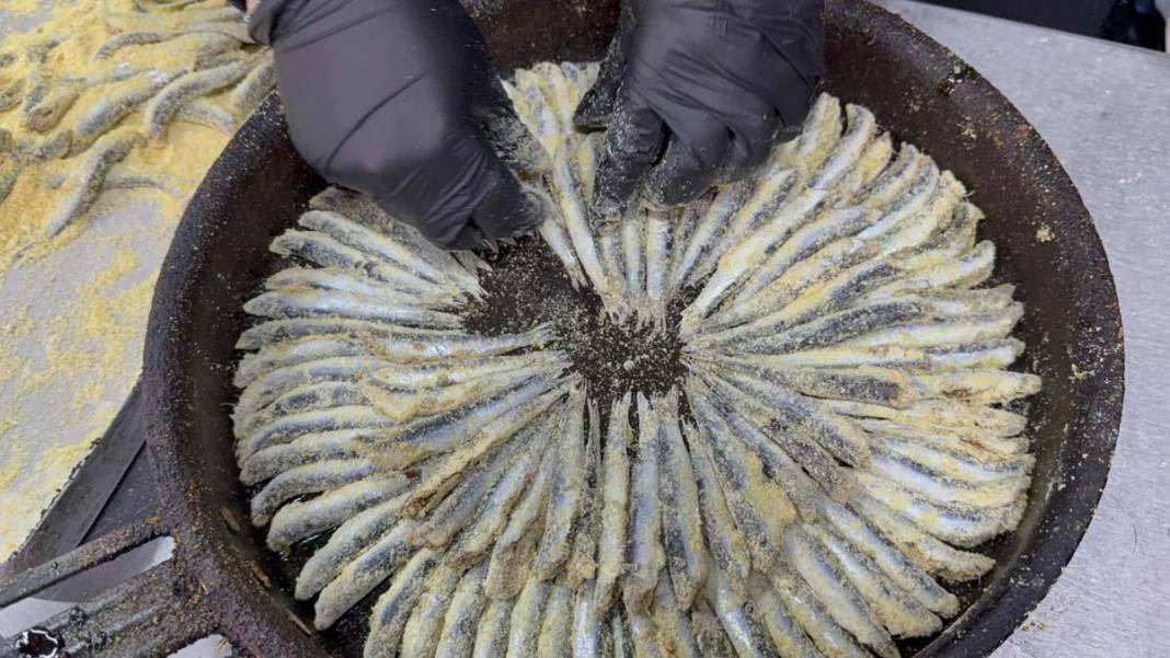 25 yıllık tecrübe konuştu! Lezzetli hamsi pişirmenin gizli formülü: En yaygın hata orada başlıyor 3