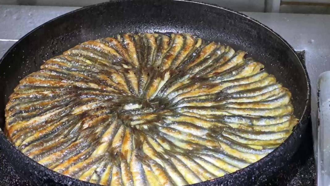 25 yıllık tecrübe konuştu! Lezzetli hamsi pişirmenin gizli formülü: En yaygın hata orada başlıyor 4