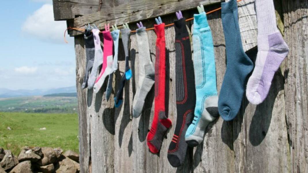 Uzmanlar uyardı: Çoraplarda mikrop yuvası tehlikesi! Günde 9 milyona kadar bakteri barındırıyor 6