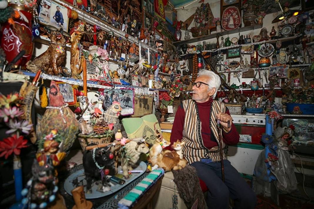 Koca bir ömür tek odada: 60 yıl boyunca topladığı hediyeleri tek bir odaya sığdırdı! 2