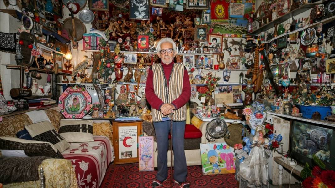 Koca bir ömür tek odada: 60 yıl boyunca topladığı hediyeleri tek bir odaya sığdırdı! 3