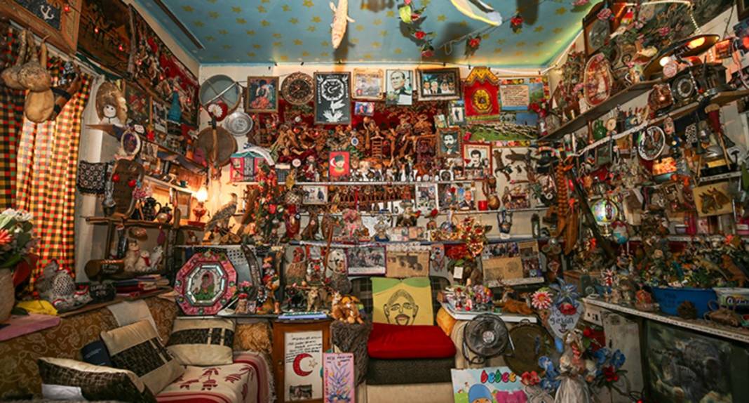 Koca bir ömür tek odada: 60 yıl boyunca topladığı hediyeleri tek bir odaya sığdırdı! 4