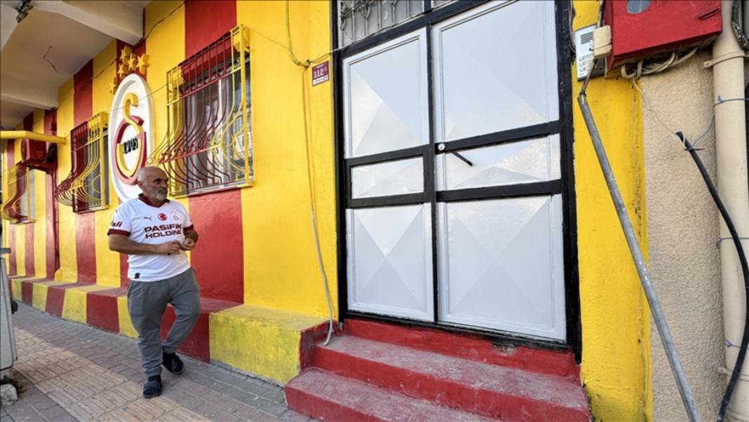 Bir aşk hikayesi! Evi sarı-kırmızıya boyadı, mahallenin "Galatasaray evi" oldu 3