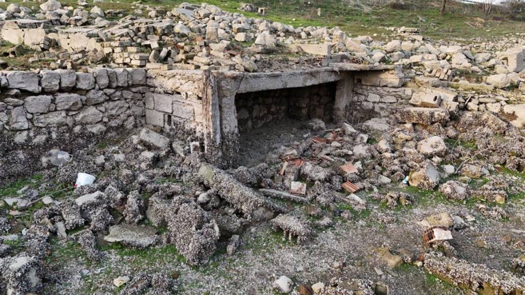 Eski evler ortaya çıktı: İstanbul barajlarında tehlikeli düşüş 2