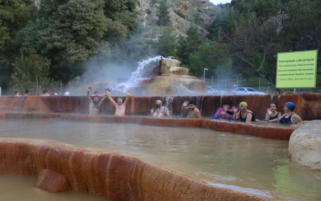 Kış tatilini kayak merkezinde yapmak istemeyen buraya akın ediyor! Hem tatil hem şifa: Buz gibi havada sıcacık hissettiriyor 1
