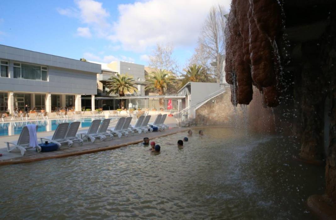 Kış tatilini kayak merkezinde yapmak istemeyen buraya akın ediyor! Hem tatil hem şifa: Buz gibi havada sıcacık hissettiriyor 3