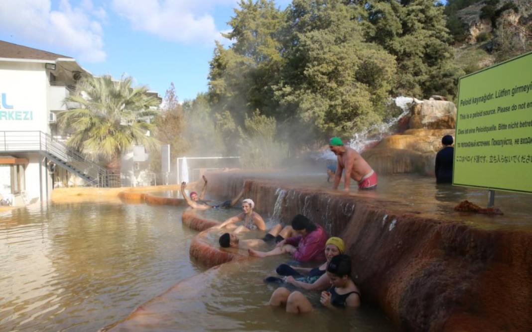 Kış tatilini kayak merkezinde yapmak istemeyen buraya akın ediyor! Hem tatil hem şifa: Buz gibi havada sıcacık hissettiriyor 5