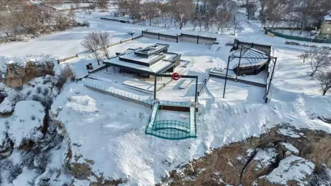 Yüzlerce metre yükseklikteki cam teras turistlerin yeni gözdesi oldu! Çevre illerden akın ediyorlar: Tarih, doğa, adrenalin... 2