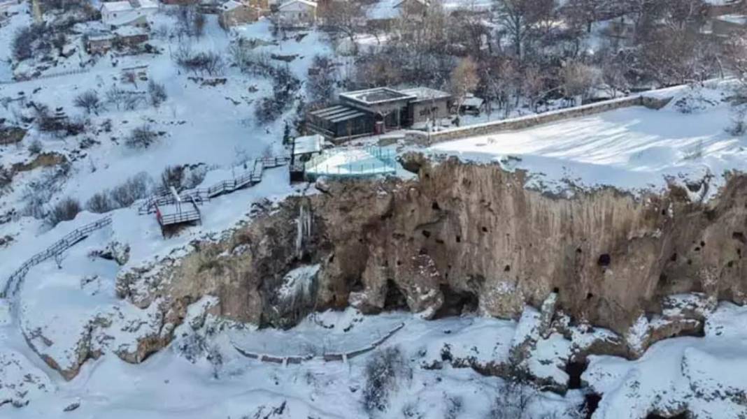 Yüzlerce metre yükseklikteki cam teras turistlerin yeni gözdesi oldu! Çevre illerden akın ediyorlar: Tarih, doğa, adrenalin... 7