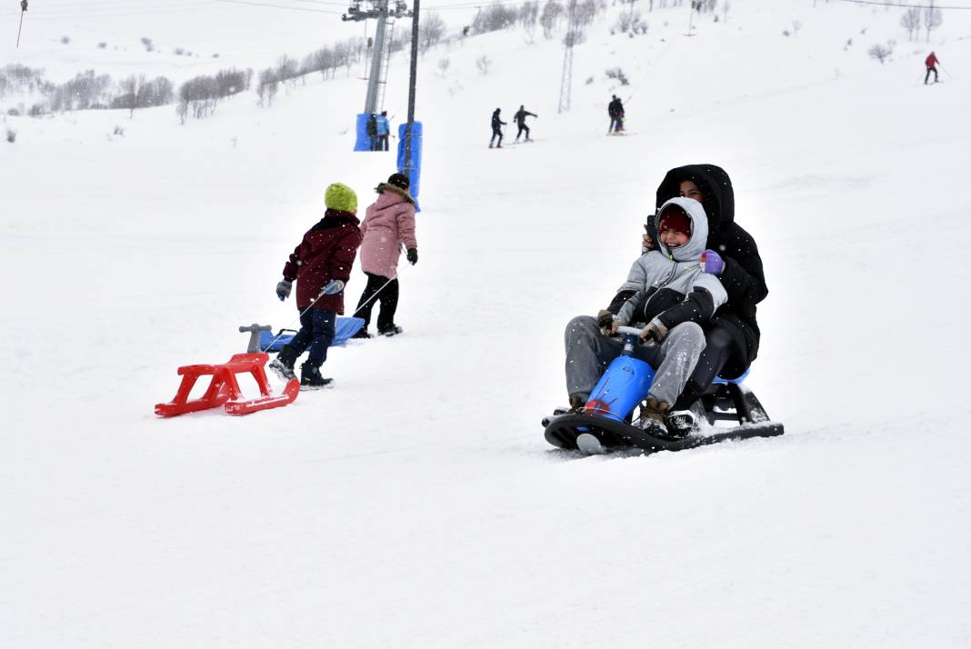 Bitlis'te sömestr coşkusu! Kayak merkezi tatilcilerin akınına uğradı! 6