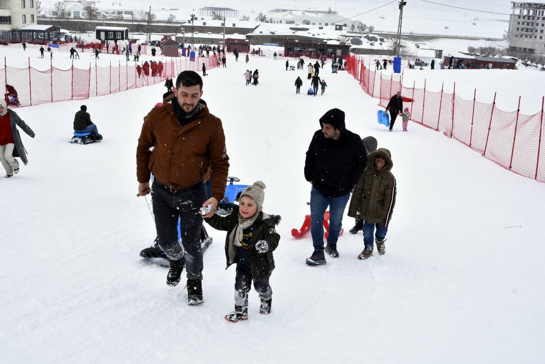 Bitlis'te sömestr coşkusu! Kayak merkezi tatilcilerin akınına uğradı! 4