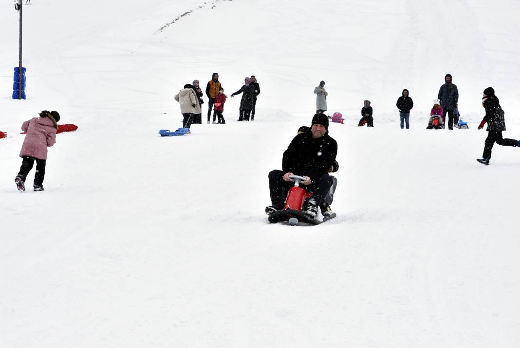Bitlis'te sömestr coşkusu! Kayak merkezi tatilcilerin akınına uğradı! 1