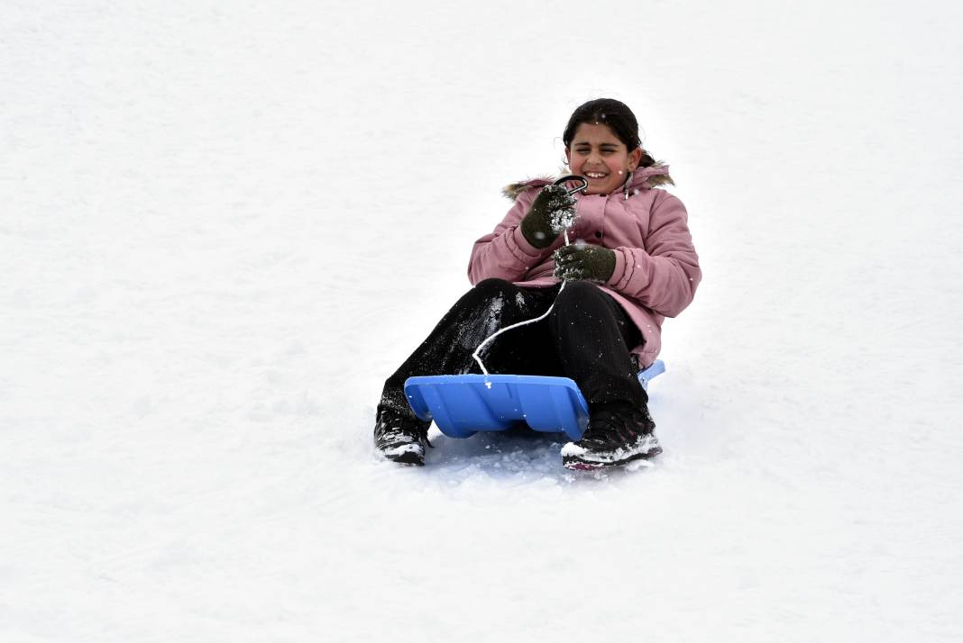 Bitlis'te sömestr coşkusu! Kayak merkezi tatilcilerin akınına uğradı! 2