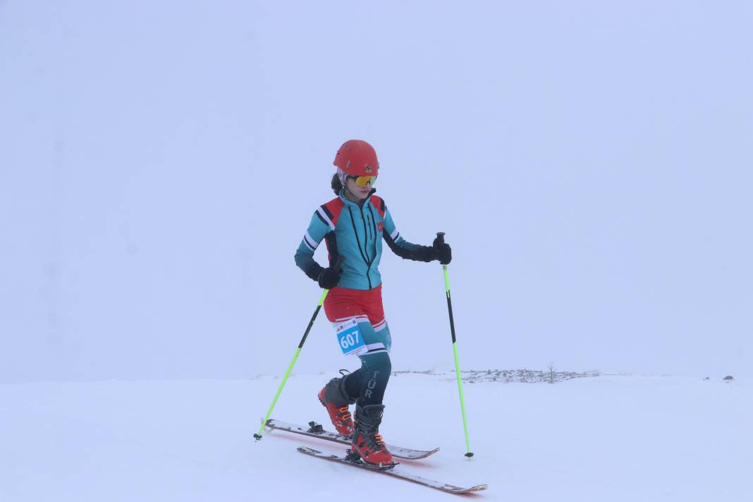 Erciyes'te zirve mücadelesi! Dağ kayağı Türkiye Şampiyonası Kayseri'de yapıldı 11