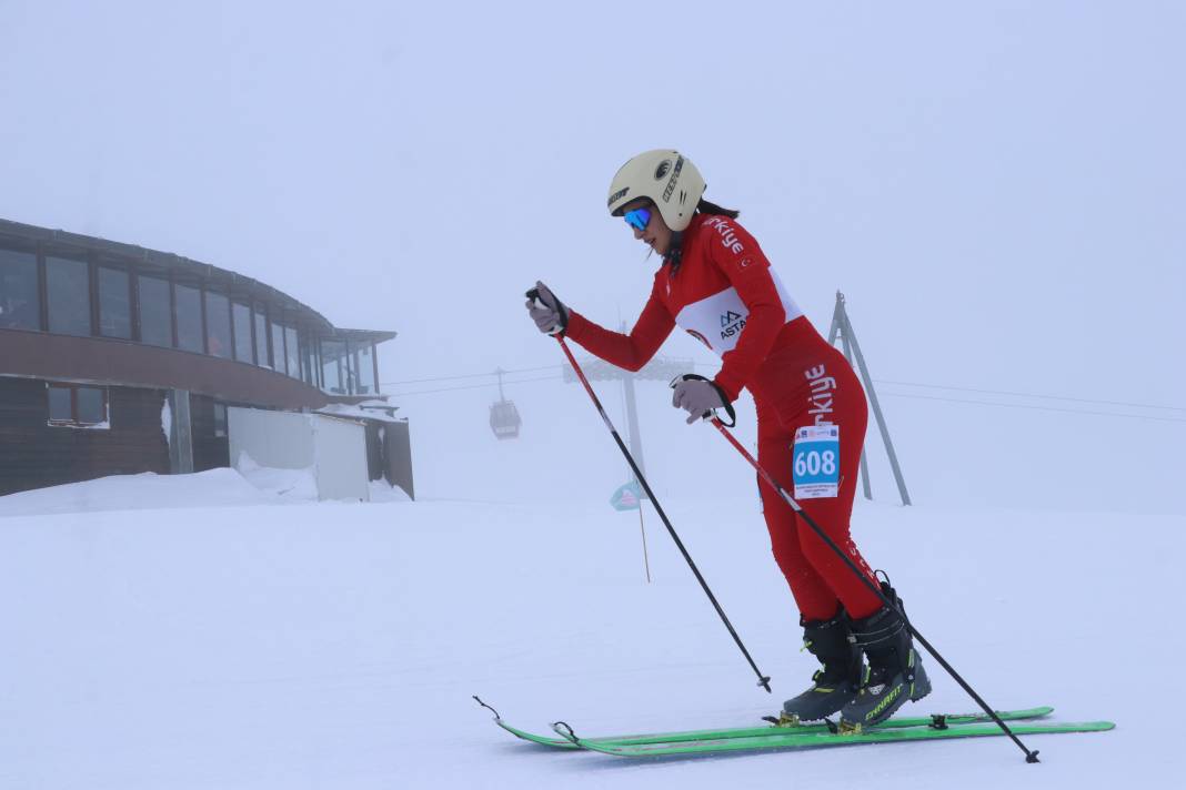 Erciyes'te zirve mücadelesi! Dağ kayağı Türkiye Şampiyonası Kayseri'de yapıldı 10