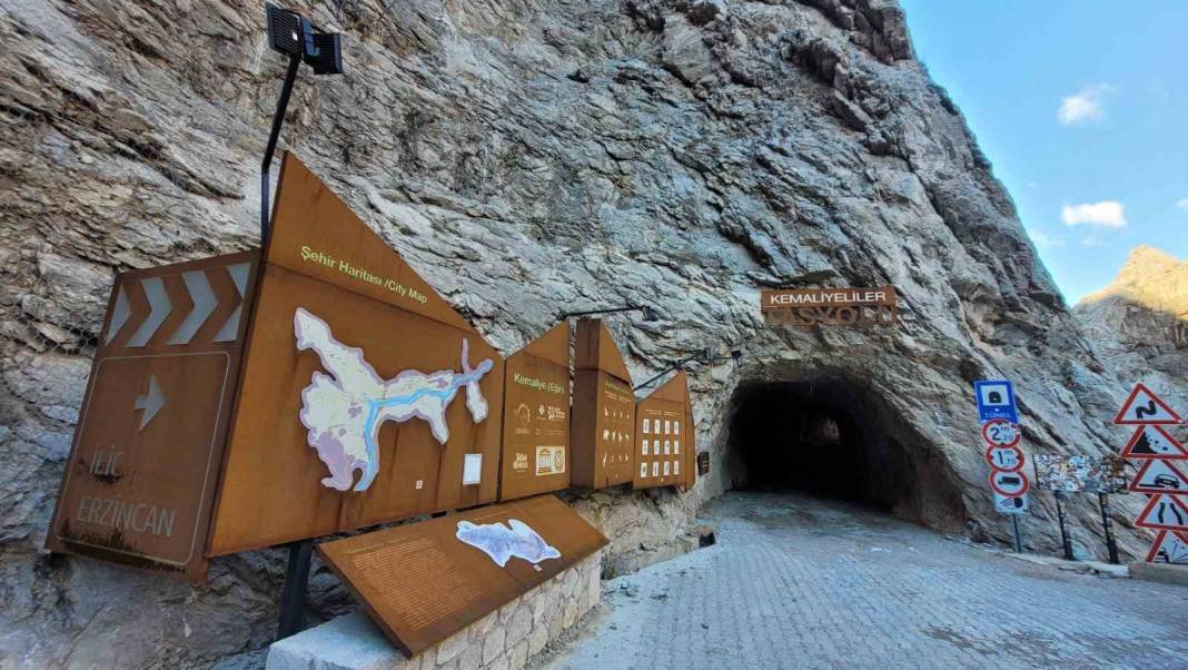 Dünyanın ve Türkiye'nin en tehlikeli yolu buz kesti: 132 yılda tamamlanan 'Taş Yolu'nda kış güzelliği 5