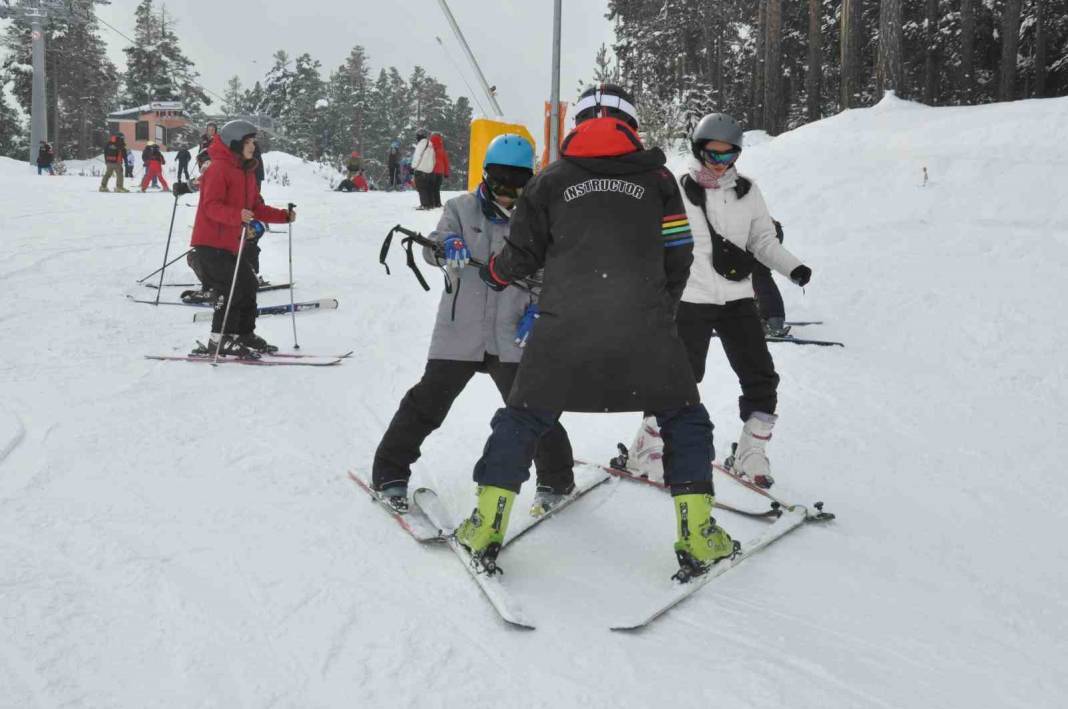 Sarıkamış’ta kristal kar şöleni: Kayakseverler sarıçam ormanlarına akın ediyor 2