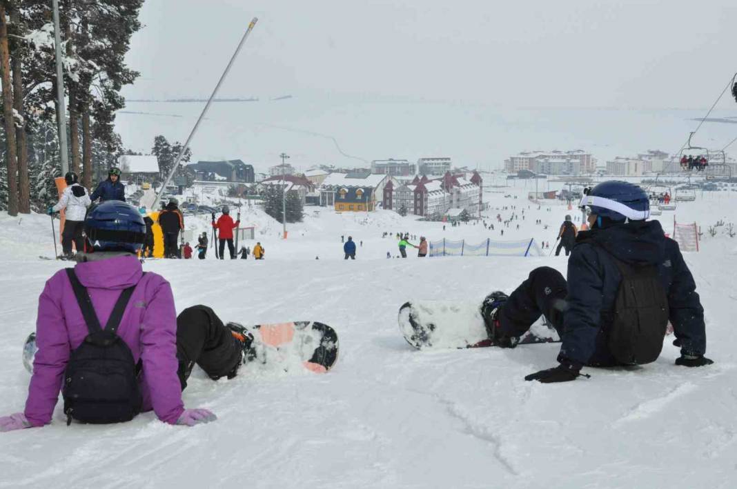 Sarıkamış’ta kristal kar şöleni: Kayakseverler sarıçam ormanlarına akın ediyor 1