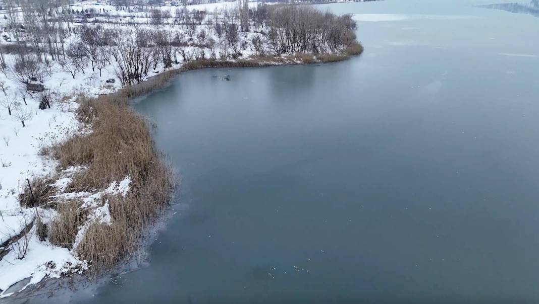 Adıyaman'da görsel şölen: Gölbaşı Gölü buz tuttu 7