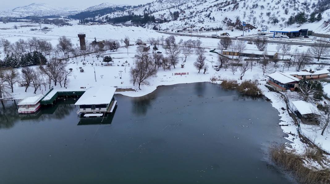 Adıyaman'da görsel şölen: Gölbaşı Gölü buz tuttu 5