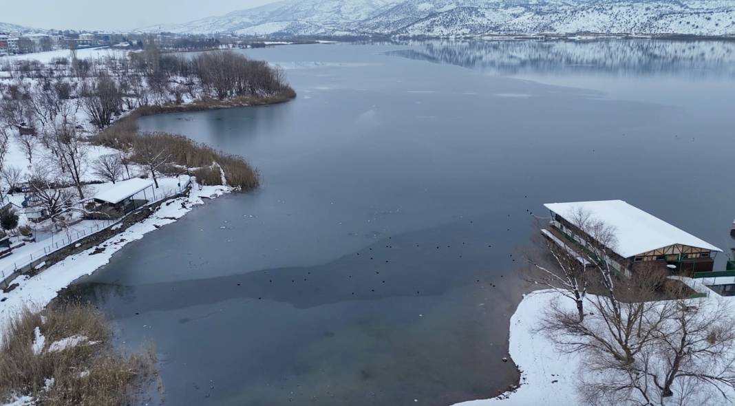 Adıyaman'da görsel şölen: Gölbaşı Gölü buz tuttu 3