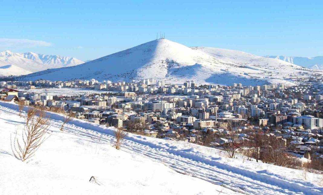 Afşin beyaz gelinliğini giydi: Kar sonrası hayran bırakan görüntüler 3