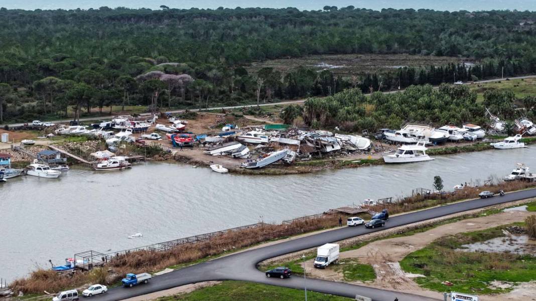 Şiddetli fırtına Antalya’yı vurdu: Tarım alanları ve tekneler ağır hasar aldı 3