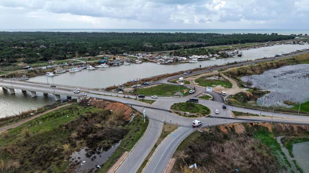 Şiddetli fırtına Antalya’yı vurdu: Tarım alanları ve tekneler ağır hasar aldı 4