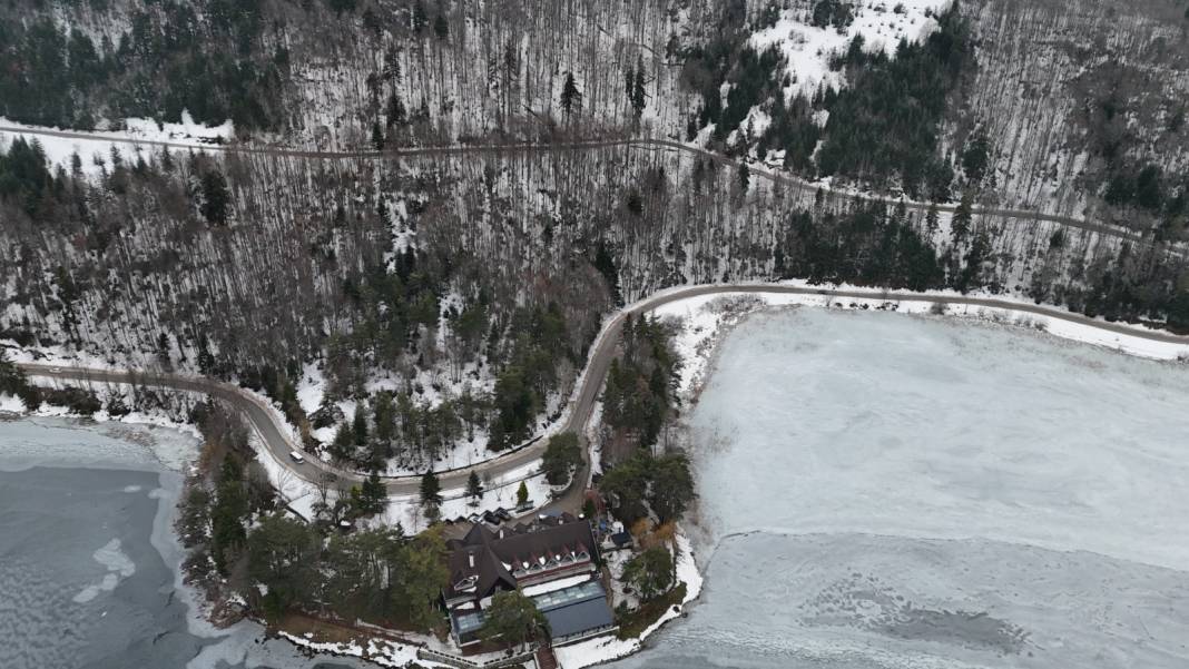 Abant’ta sömestir coşkusu: Donan göl manzarası eşliğinde kar keyfi! 7