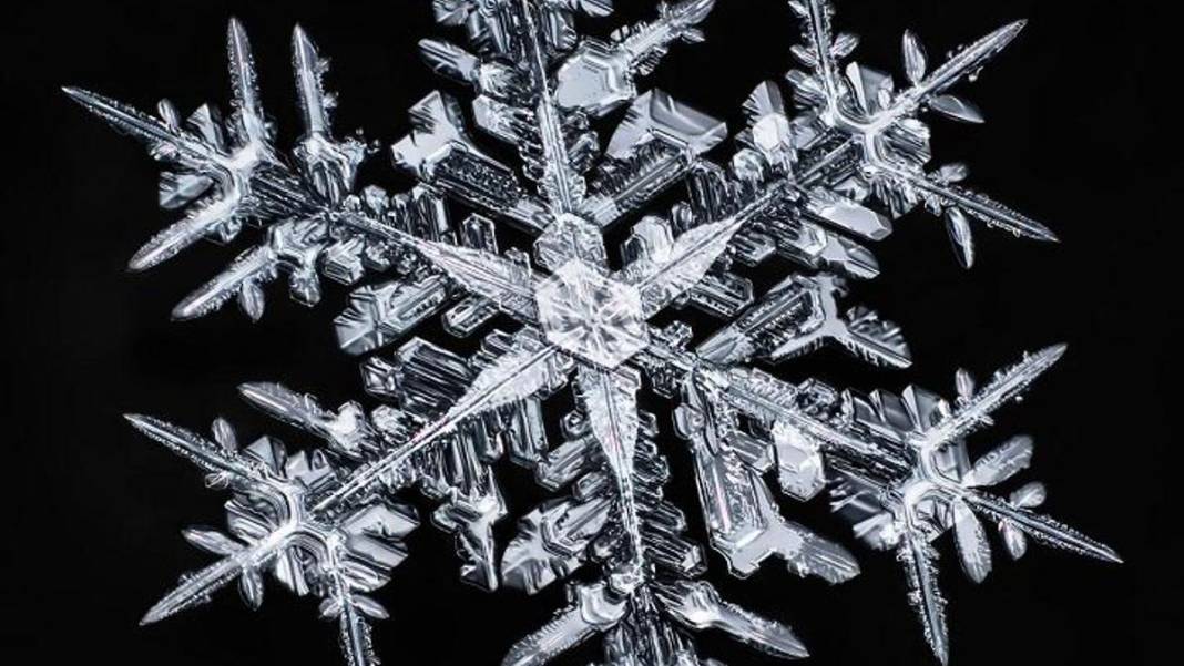 Kar taneleri aslında renksizdir! Peki neden beyaz görünürler? 1