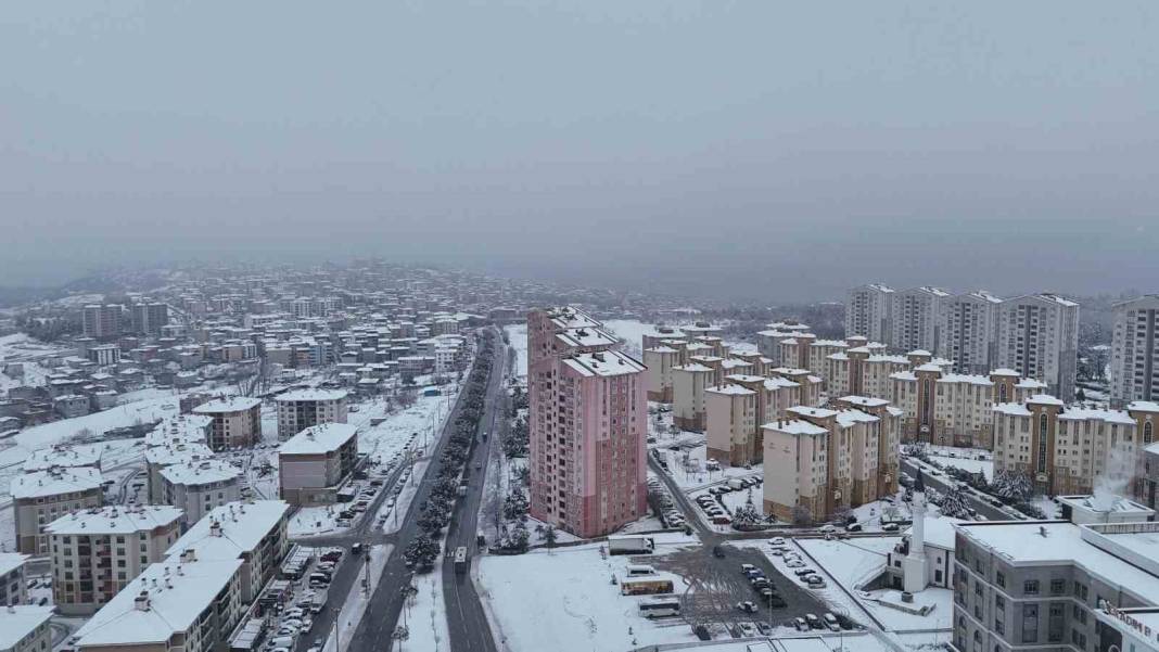 Balkanlar kapıyı sert çaldı, Samsun 'beyaz gelinliğini' giydi: Yarım metreyi aşan karda hayat durdu 7