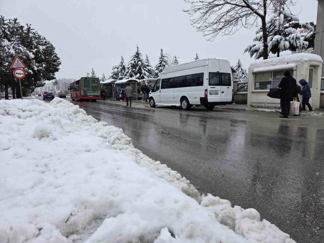Balkanlar kapıyı sert çaldı, Samsun 'beyaz gelinliğini' giydi: Yarım metreyi aşan karda hayat durdu 3