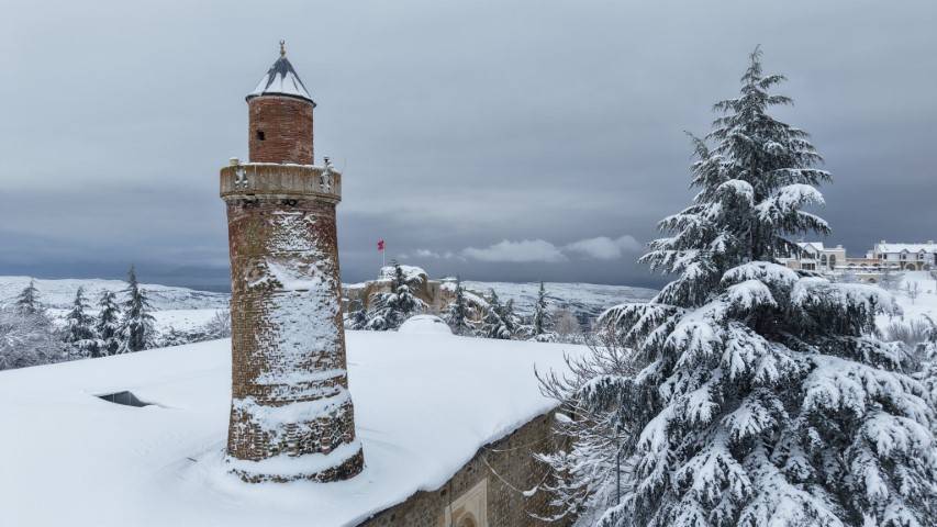 Pisa Kulesi'nden daha eğiri yapısıyla dikkat çekiyor! Su kıtlığı var diye harcı sütle hazırlanmış: İşte ülkemizin Süt Kalesi! 4