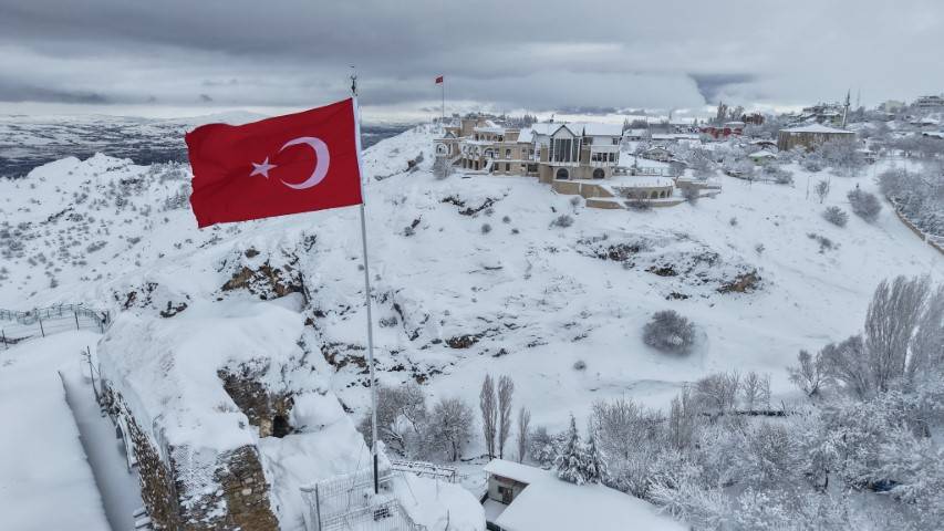 Pisa Kulesi'nden daha eğiri yapısıyla dikkat çekiyor! Su kıtlığı var diye harcı sütle hazırlanmış: İşte ülkemizin Süt Kalesi! 7