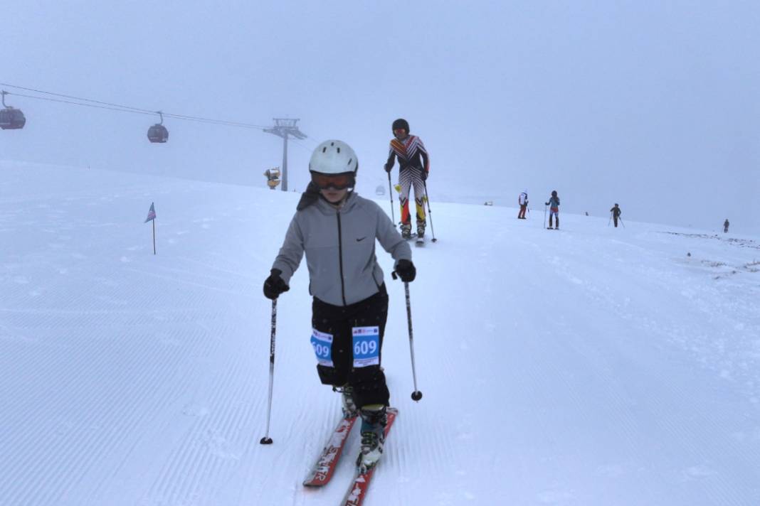 Erciyes'te zirve mücadelesi! Dağ kayağı Türkiye Şampiyonası Kayseri'de yapıldı 13